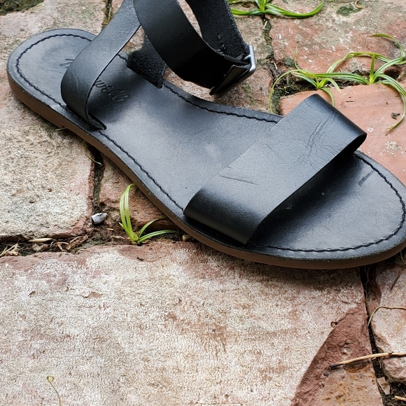 5 for $20 SALE! Madewell EUC black leather ankle sandals - Picture 2 of 5
